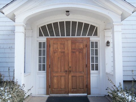 hcl_pic02_church_conesus_united_2012_front_door_resize480