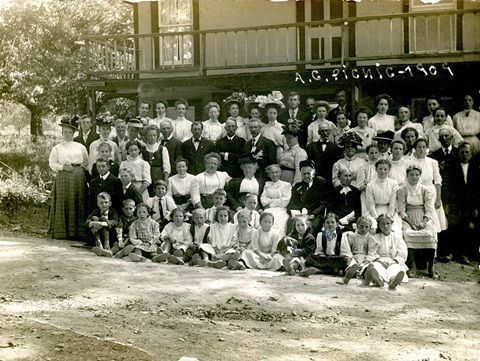 hcl_pic05_church_springwater_advent_picnic_1909_resize480